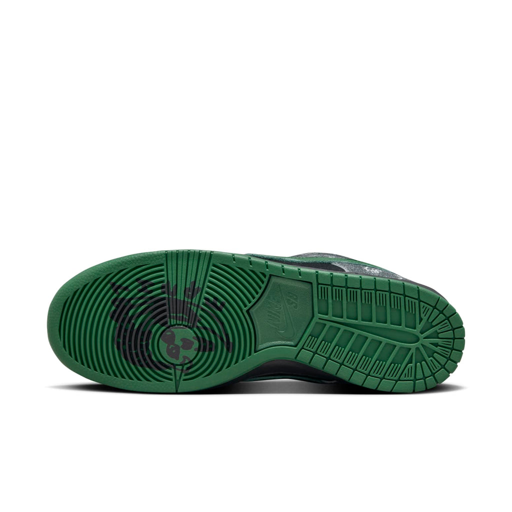 Nike x There Skateboard SB Dunk Low Pro ‘Anthracite Gorge Green’ HF7743-001