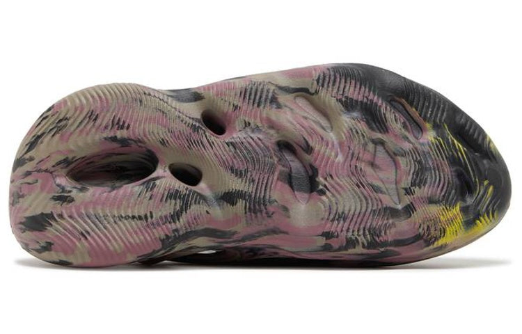 adidas Yeezy Foam Runner ‘MX Carbon’ IG9562